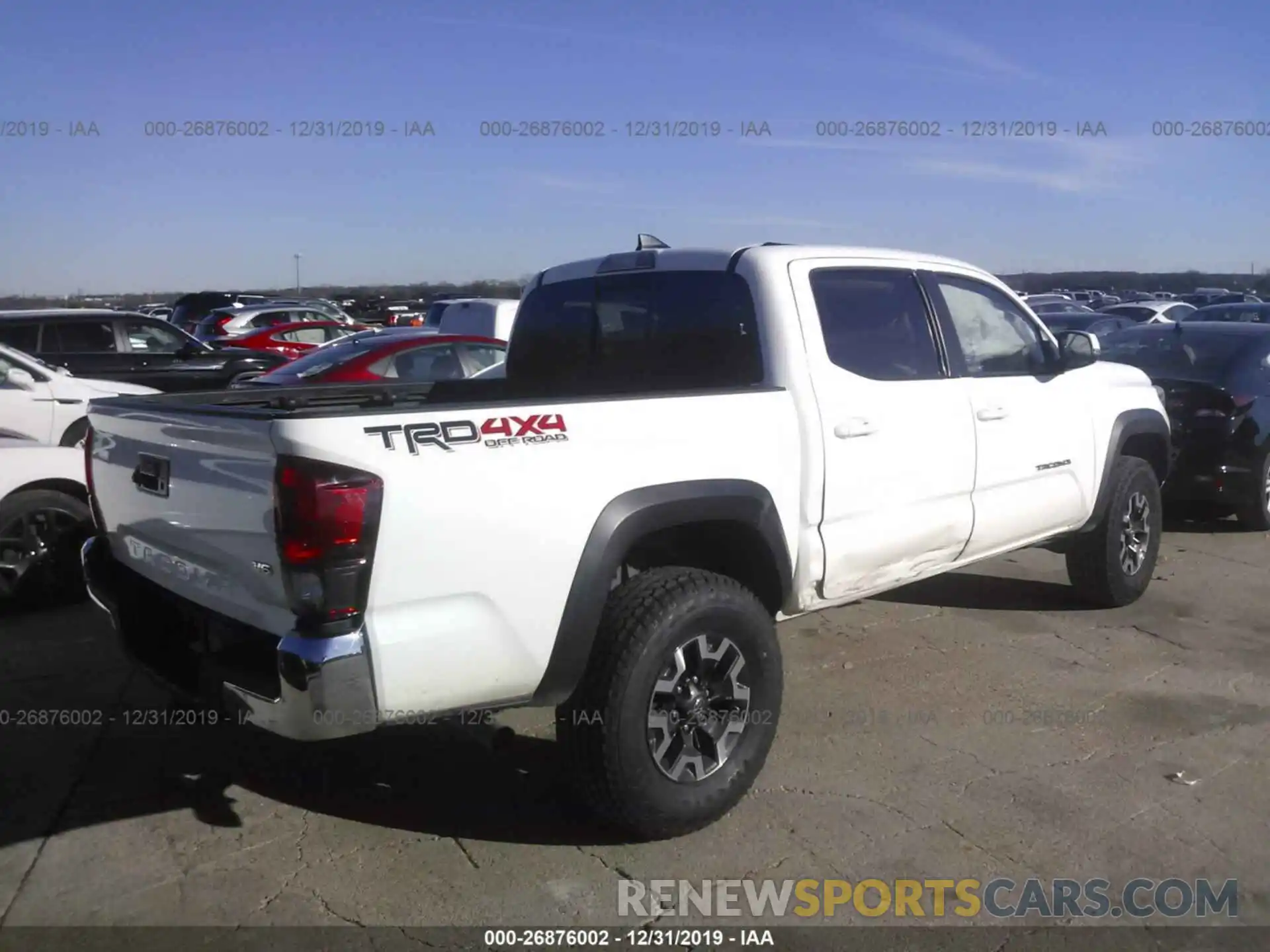 4 Фотография поврежденного автомобиля 5TFCZ5AN2KX177489 TOYOTA TACOMA 2019