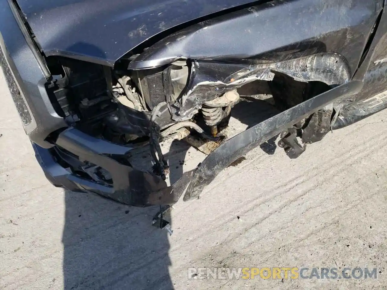 9 Photograph of a damaged car 5TFCZ5AN2KX178139 TOYOTA TACOMA 2019