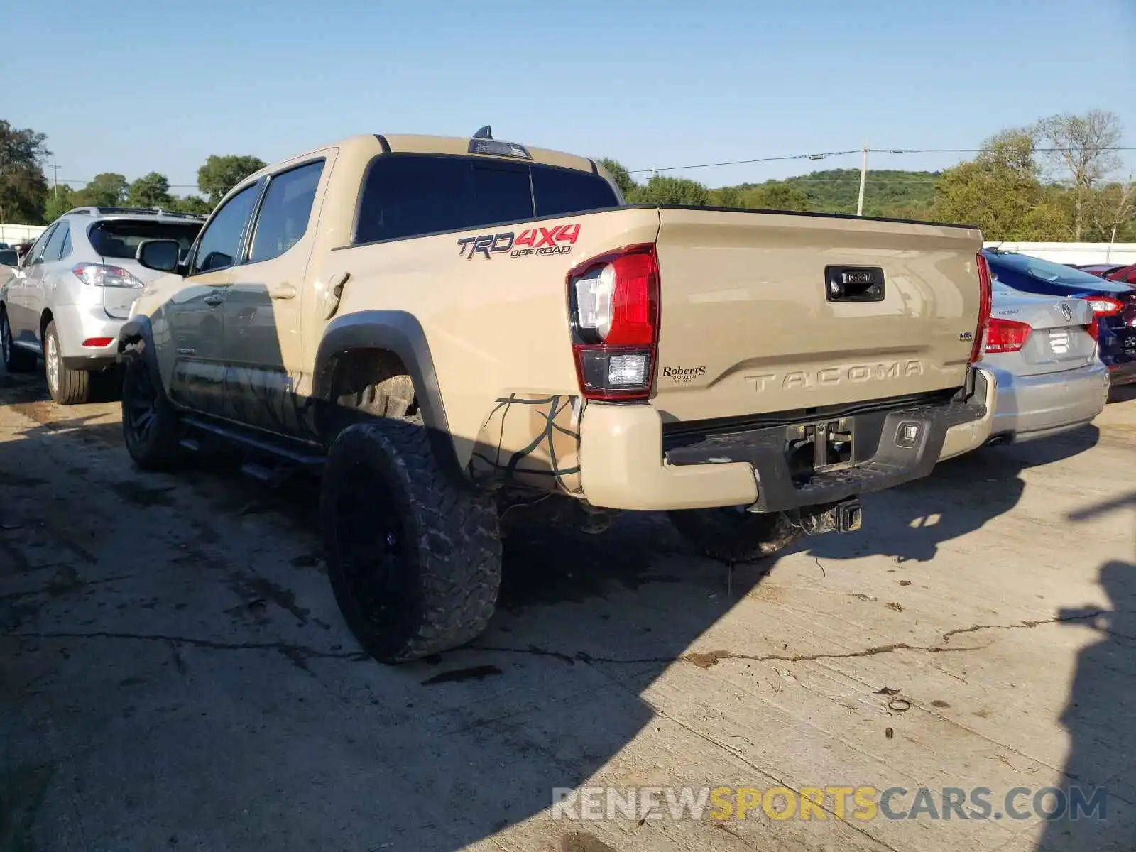 3 Photograph of a damaged car 5TFCZ5AN2KX178495 TOYOTA TACOMA 2019