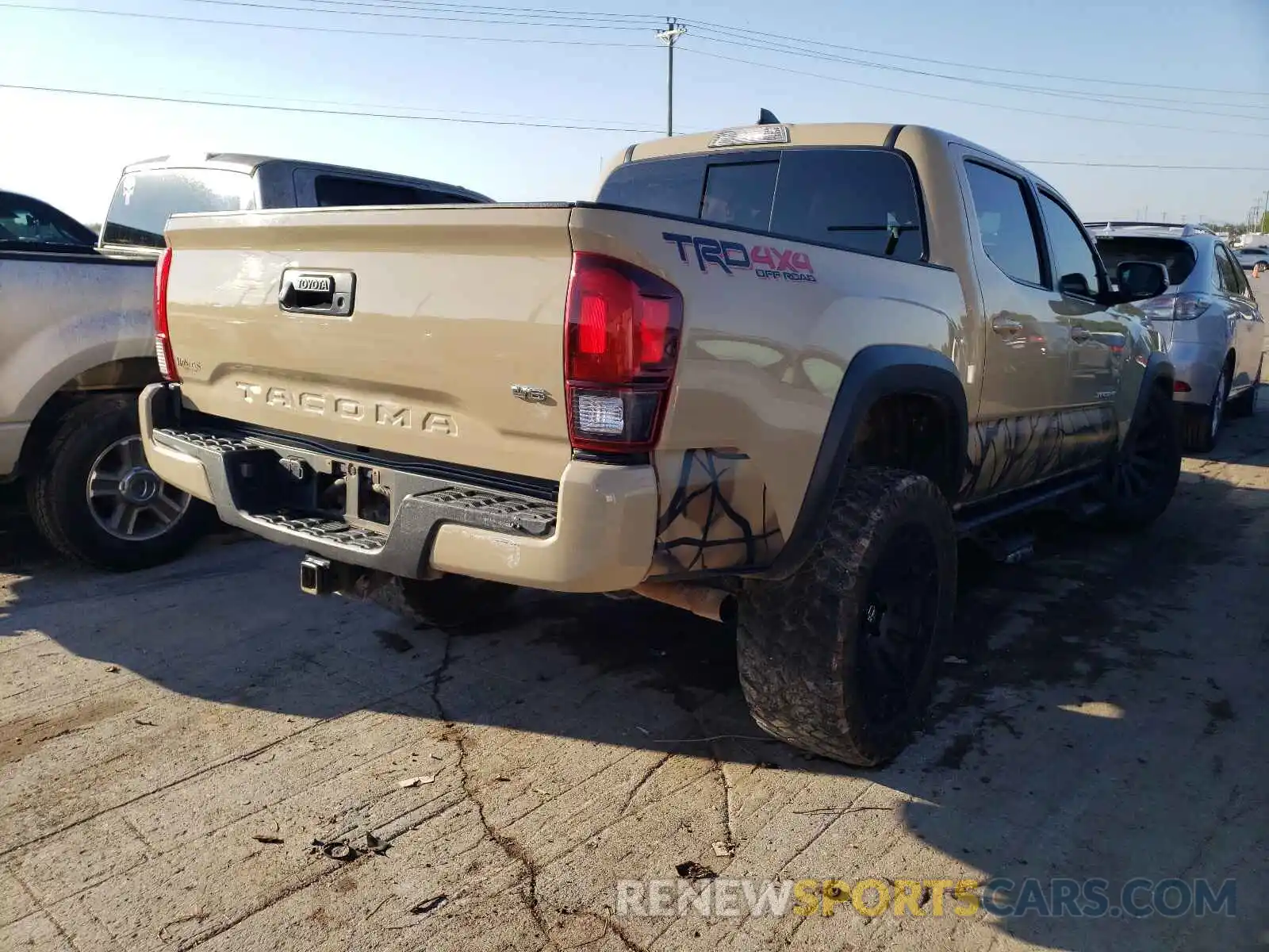 4 Фотография поврежденного автомобиля 5TFCZ5AN2KX178495 TOYOTA TACOMA 2019