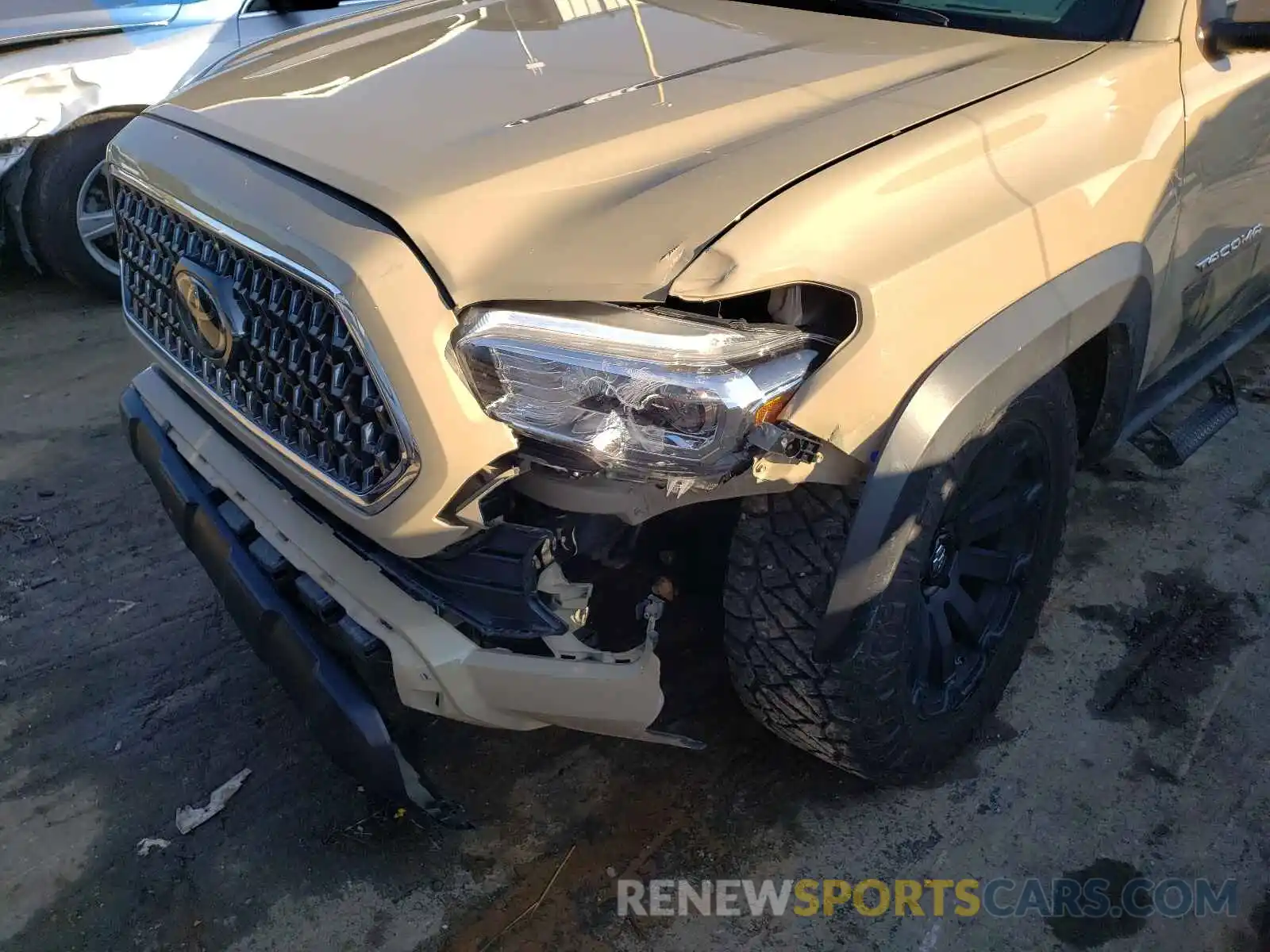 9 Photograph of a damaged car 5TFCZ5AN2KX178495 TOYOTA TACOMA 2019