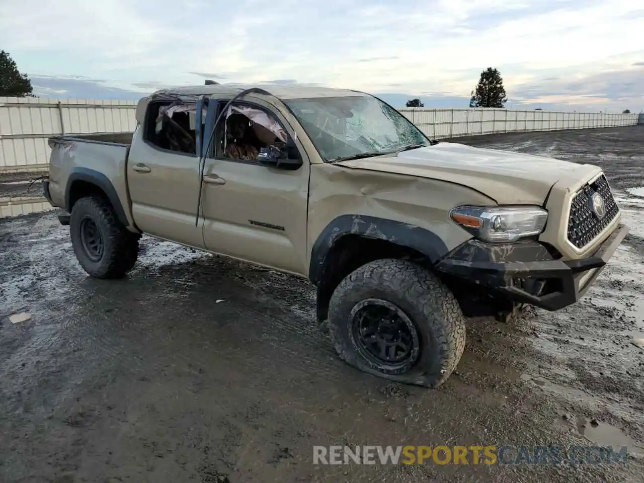 4 Фотография поврежденного автомобиля 5TFCZ5AN2KX181705 TOYOTA TACOMA 2019