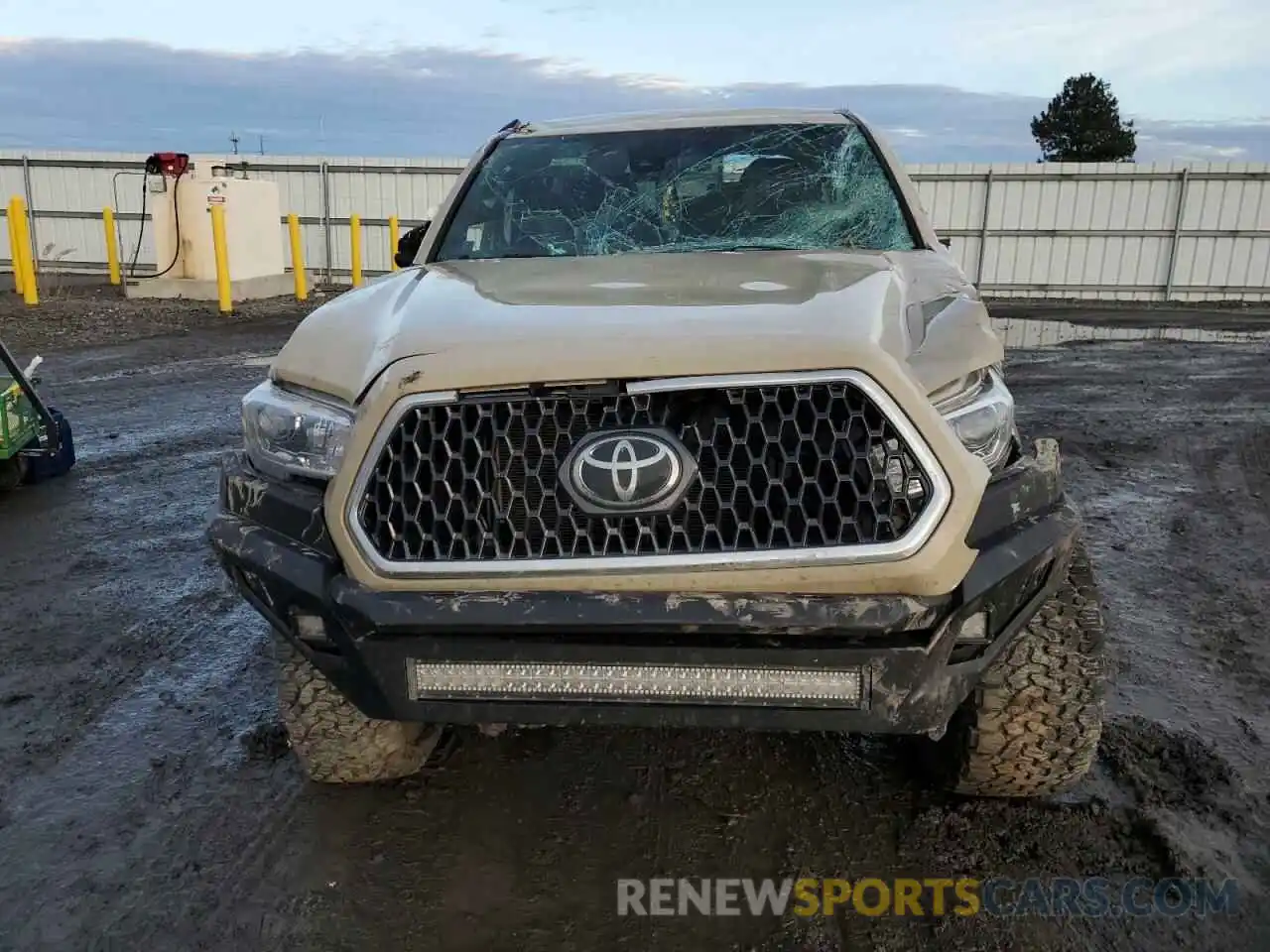 5 Photograph of a damaged car 5TFCZ5AN2KX181705 TOYOTA TACOMA 2019