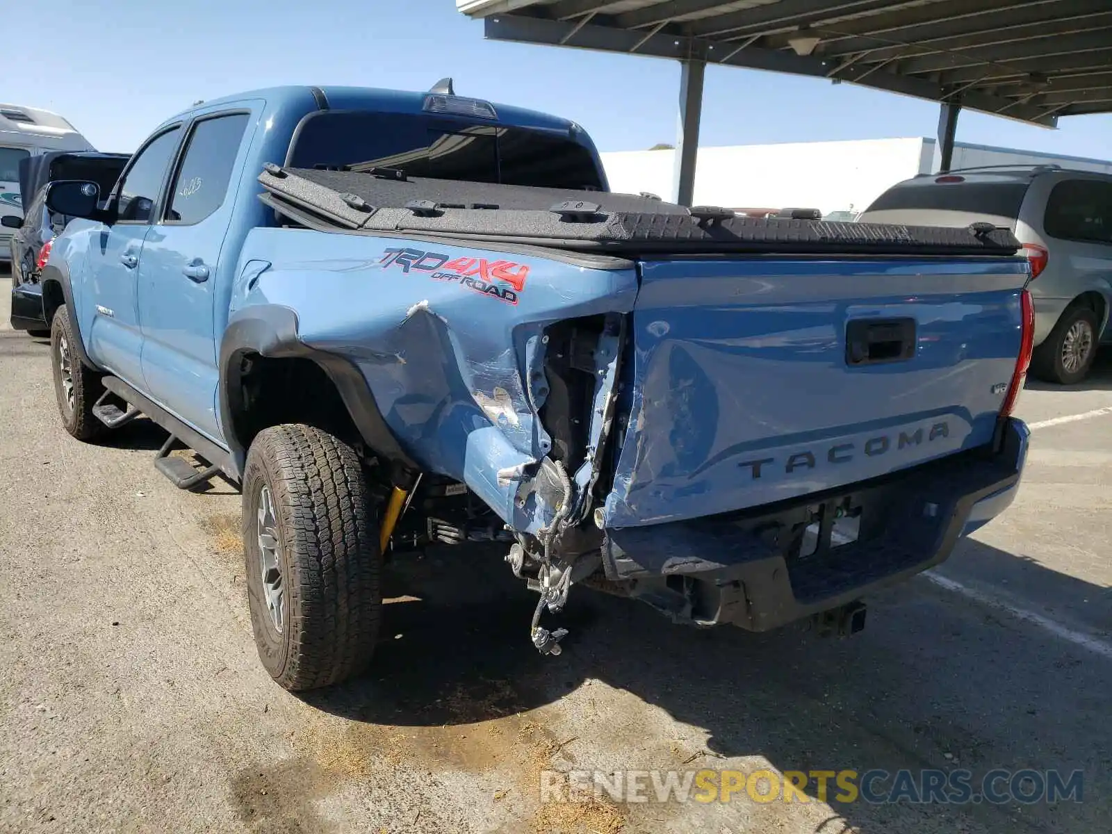 3 Фотография поврежденного автомобиля 5TFCZ5AN2KX183776 TOYOTA TACOMA 2019