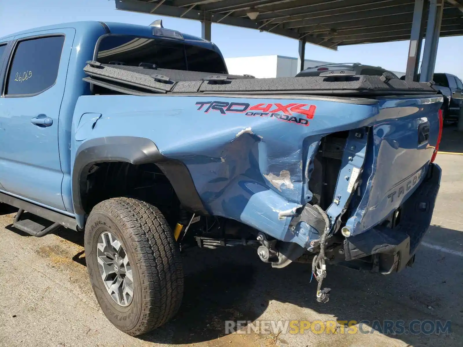 9 Photograph of a damaged car 5TFCZ5AN2KX183776 TOYOTA TACOMA 2019