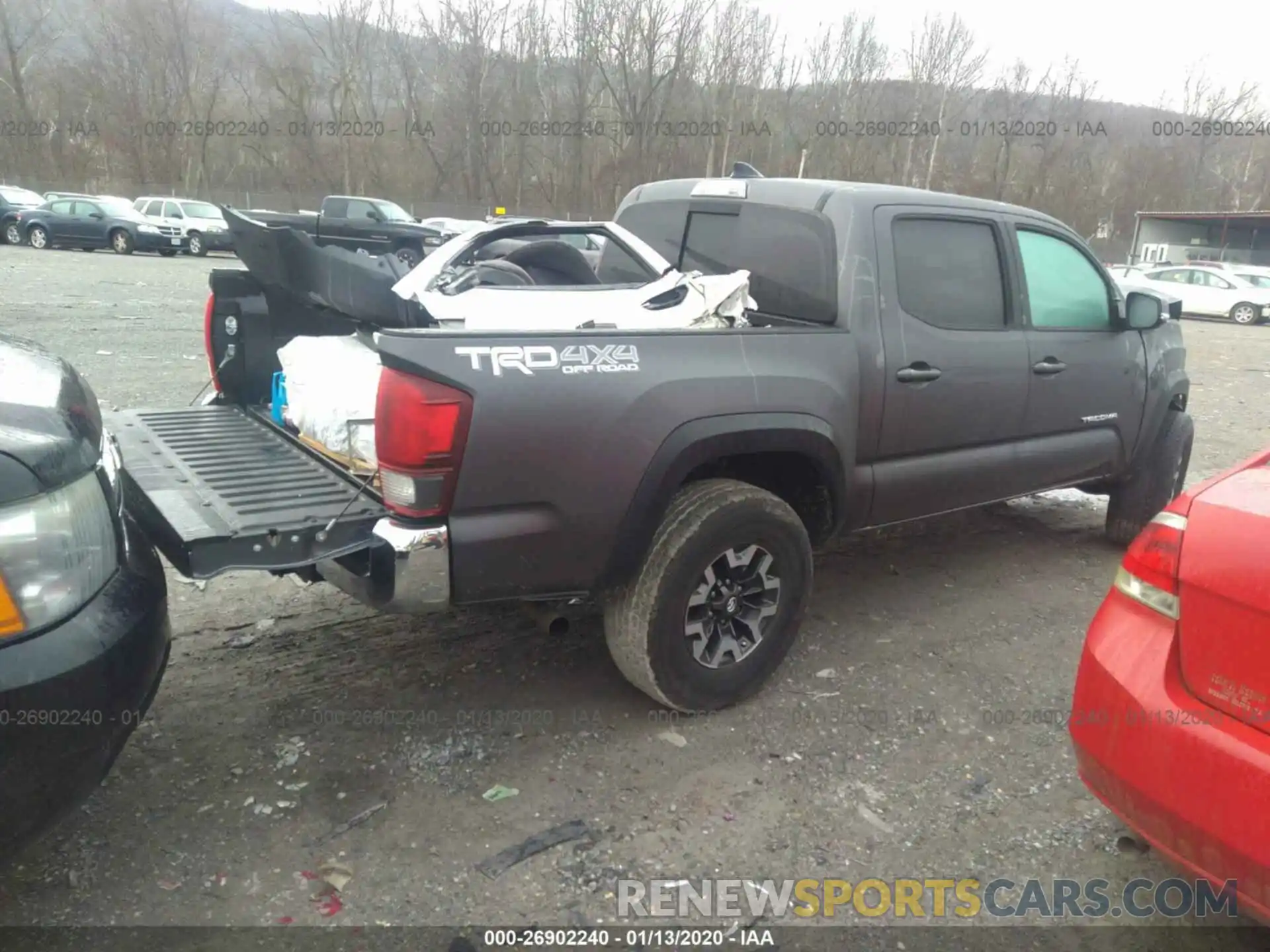 4 Фотография поврежденного автомобиля 5TFCZ5AN2KX185611 TOYOTA TACOMA 2019