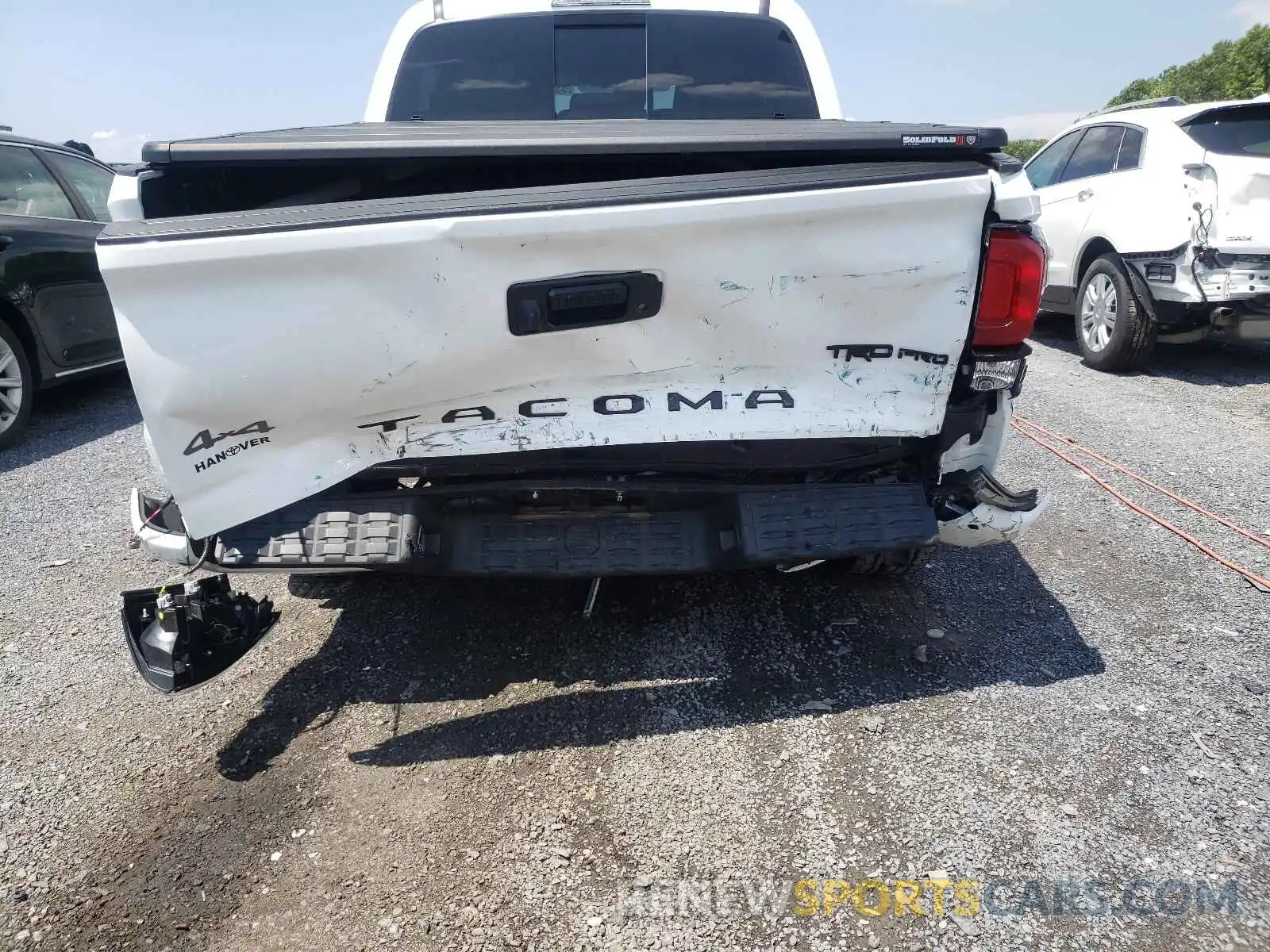 9 Photograph of a damaged car 5TFCZ5AN2KX186788 TOYOTA TACOMA 2019