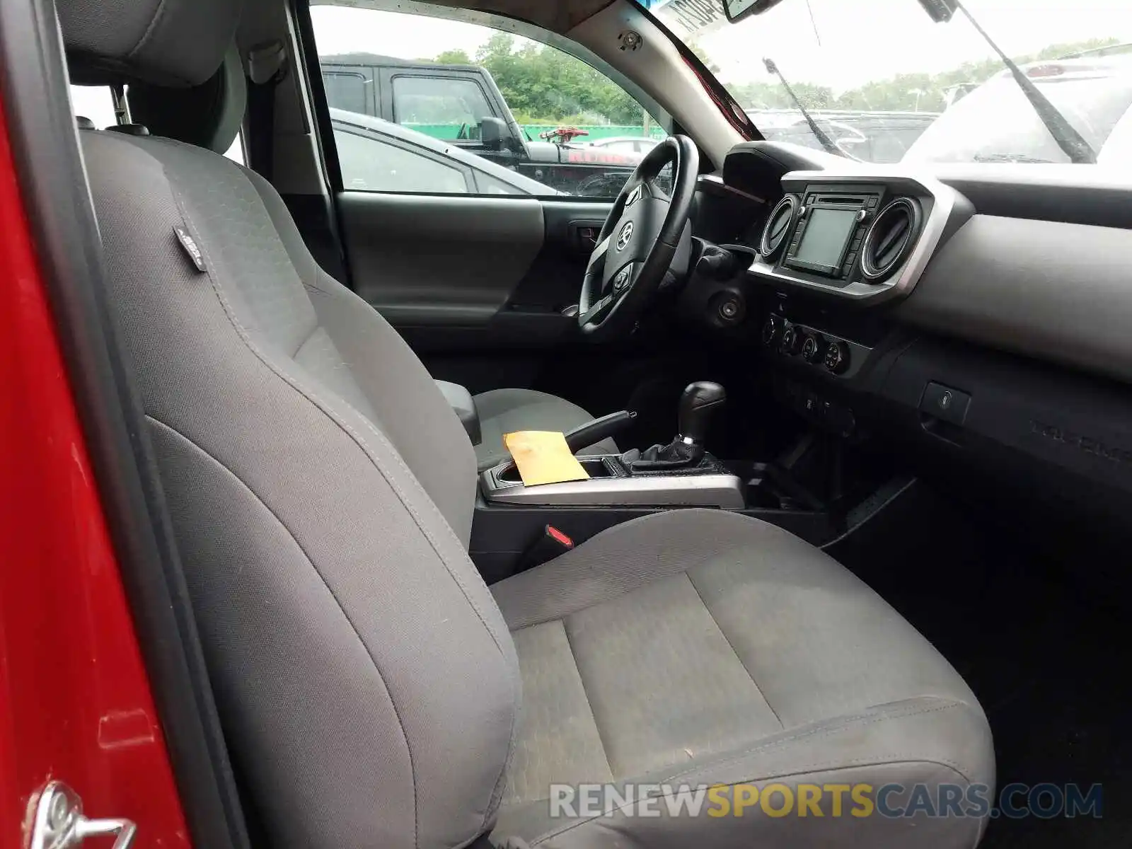 5 Photograph of a damaged car 5TFCZ5AN2KX190470 TOYOTA TACOMA 2019