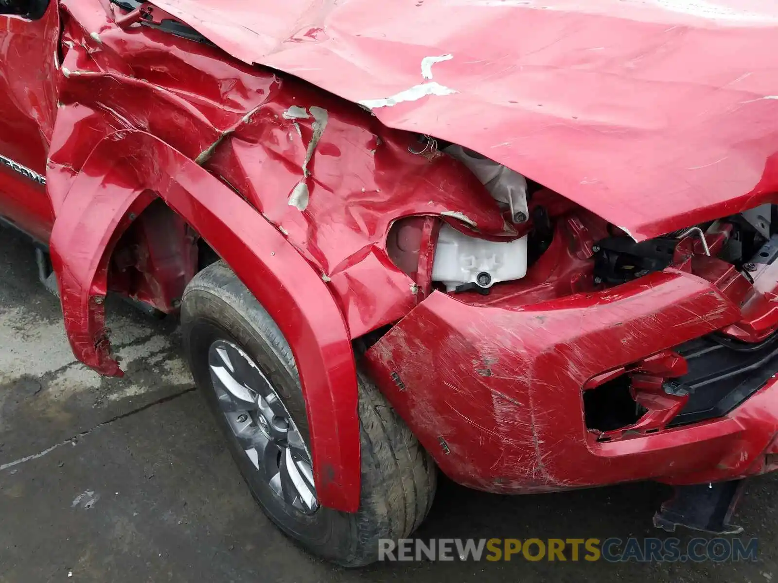 9 Photograph of a damaged car 5TFCZ5AN2KX190470 TOYOTA TACOMA 2019