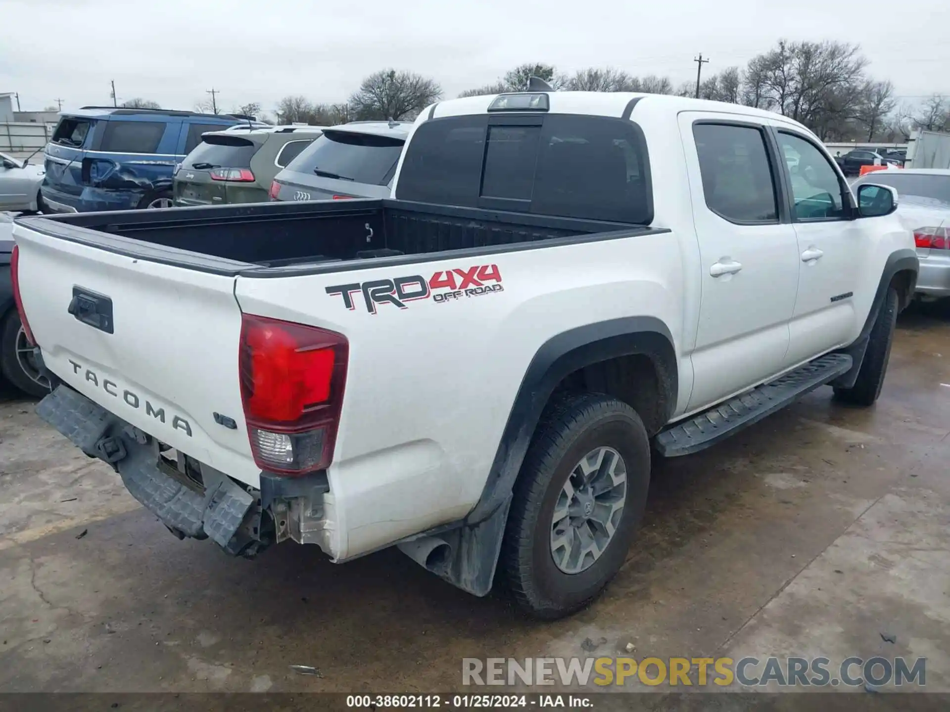 4 Фотография поврежденного автомобиля 5TFCZ5AN2KX193109 TOYOTA TACOMA 2019