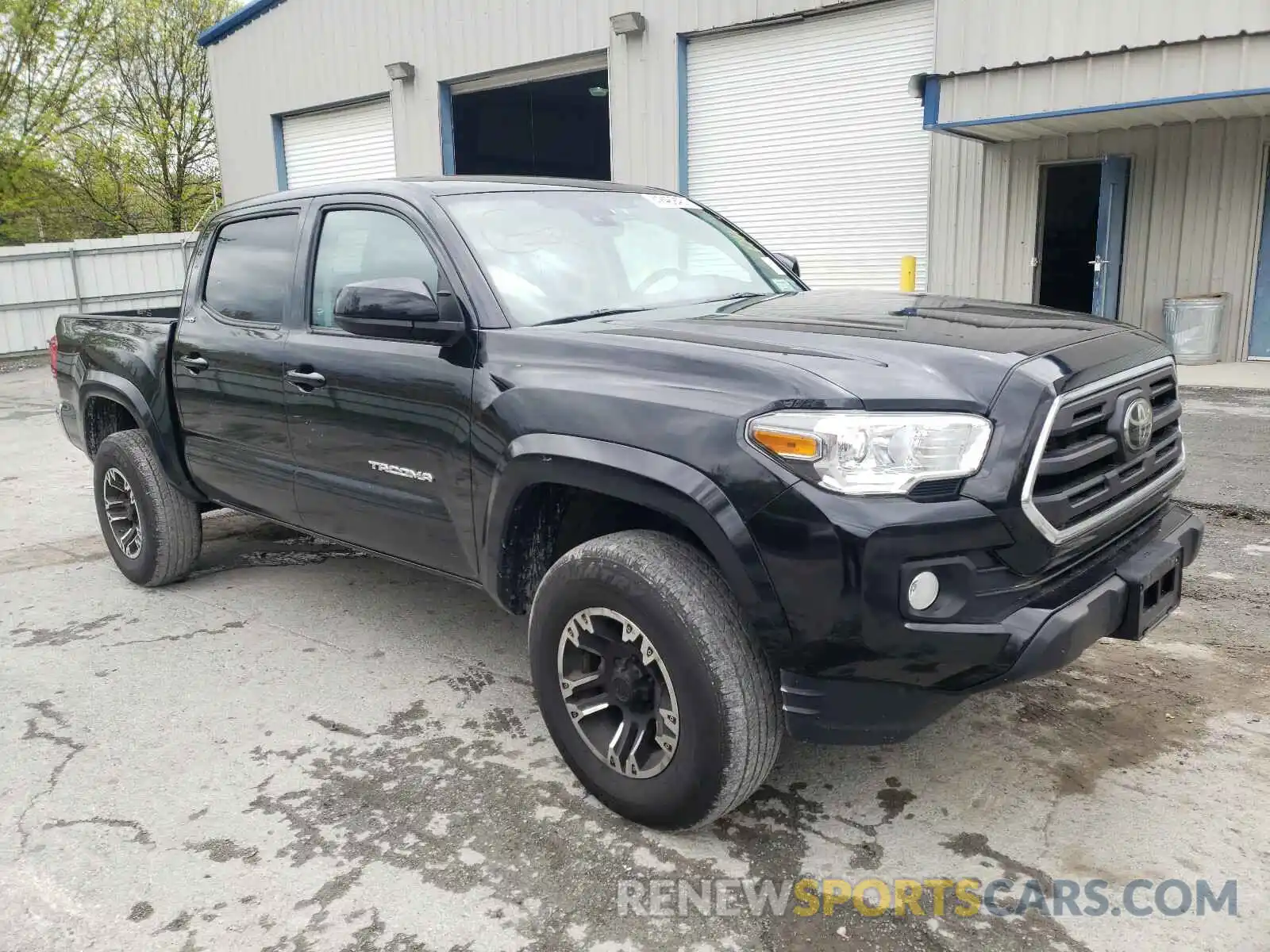 1 Фотография поврежденного автомобиля 5TFCZ5AN2KX197306 TOYOTA TACOMA 2019