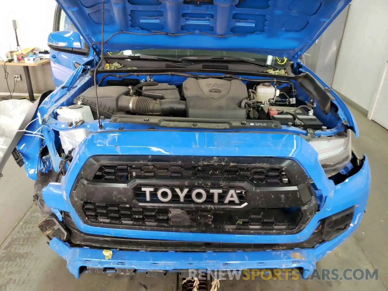 7 Photograph of a damaged car 5TFCZ5AN2KX200947 TOYOTA TACOMA 2019