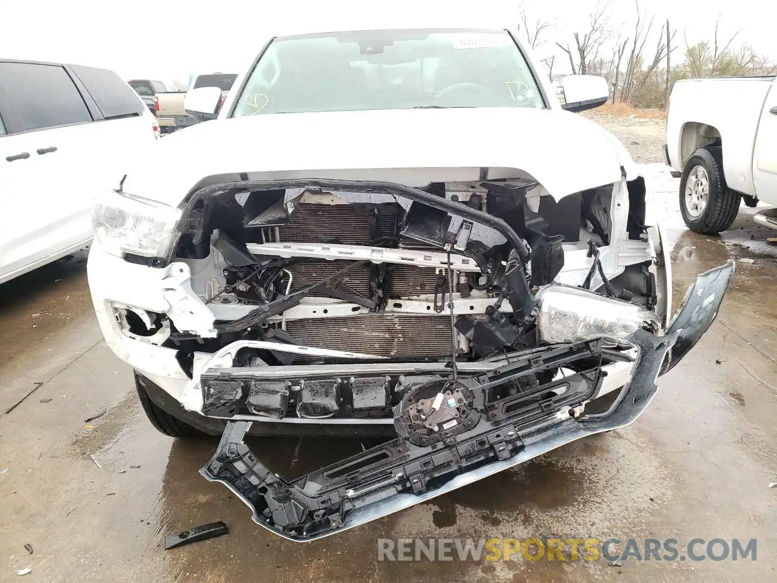 9 Photograph of a damaged car 5TFCZ5AN2KX203833 TOYOTA TACOMA 2019