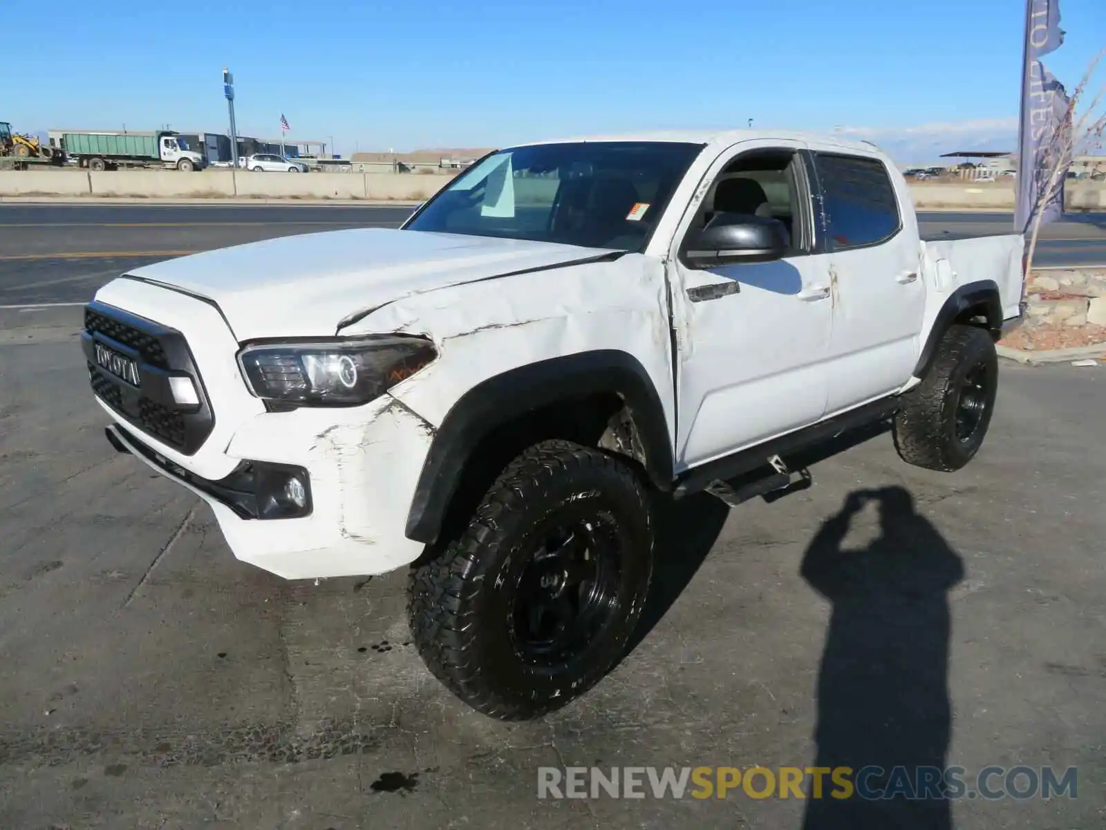 2 Photograph of a damaged car 5TFCZ5AN2KX211026 TOYOTA TACOMA 2019