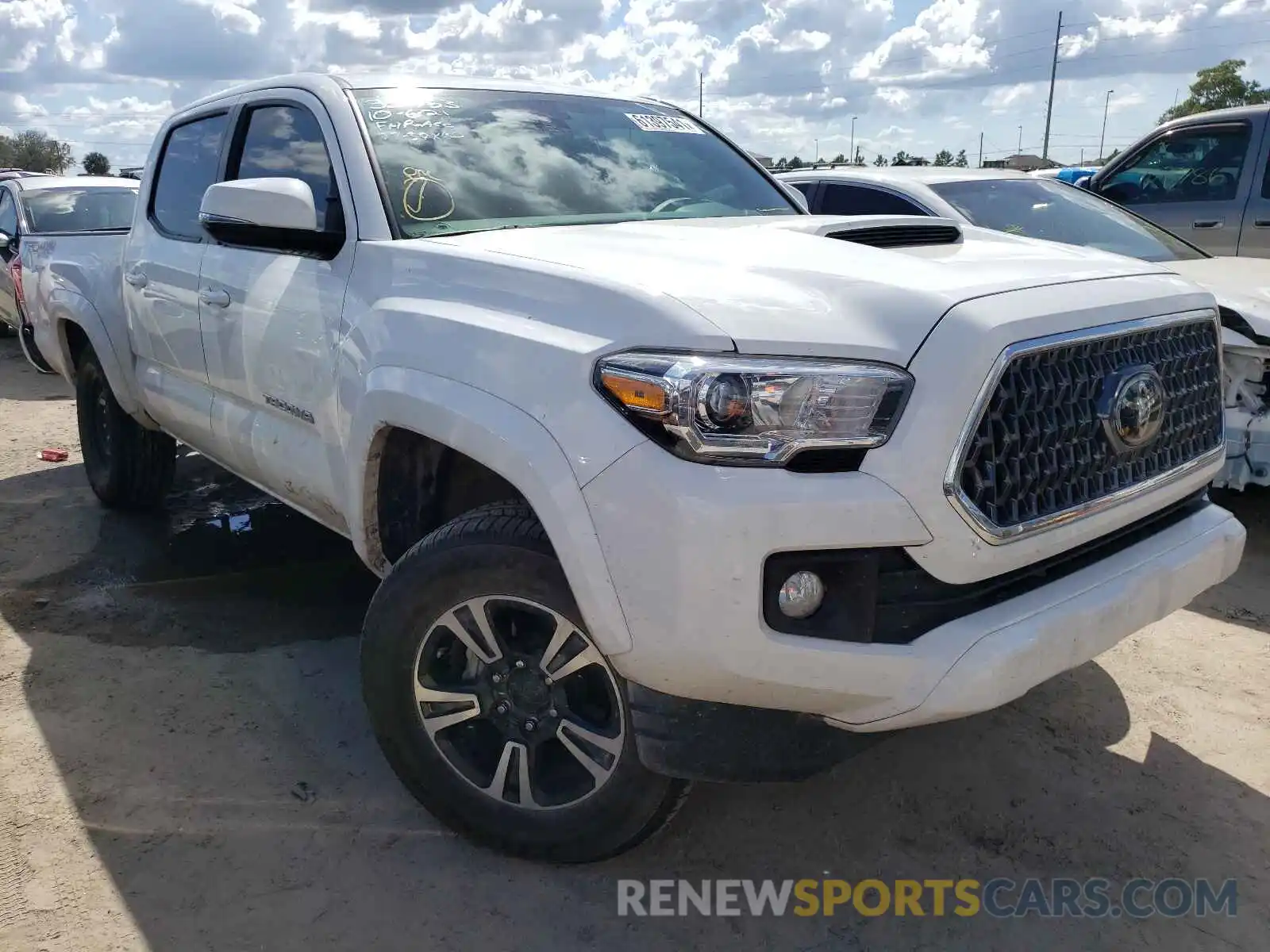 1 Фотография поврежденного автомобиля 5TFCZ5AN2KX211768 TOYOTA TACOMA 2019