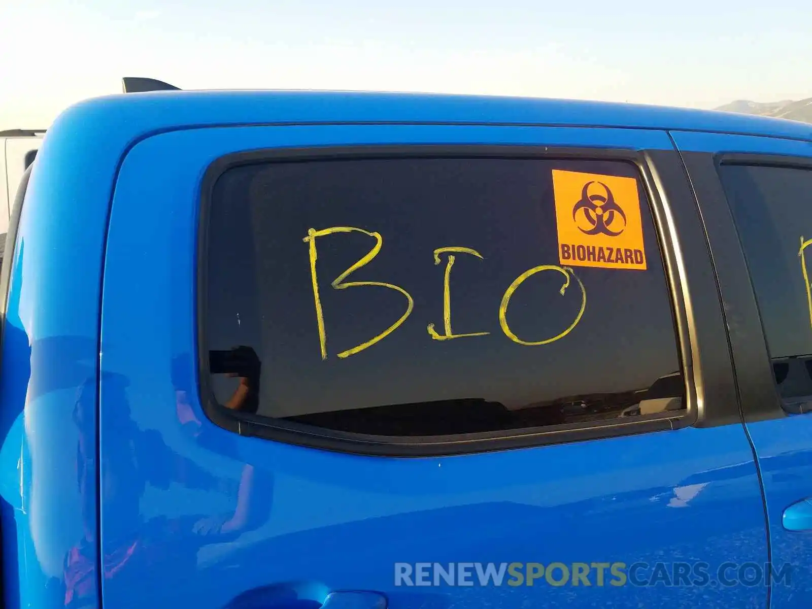 6 Photograph of a damaged car 5TFCZ5AN3KX165786 TOYOTA TACOMA 2019