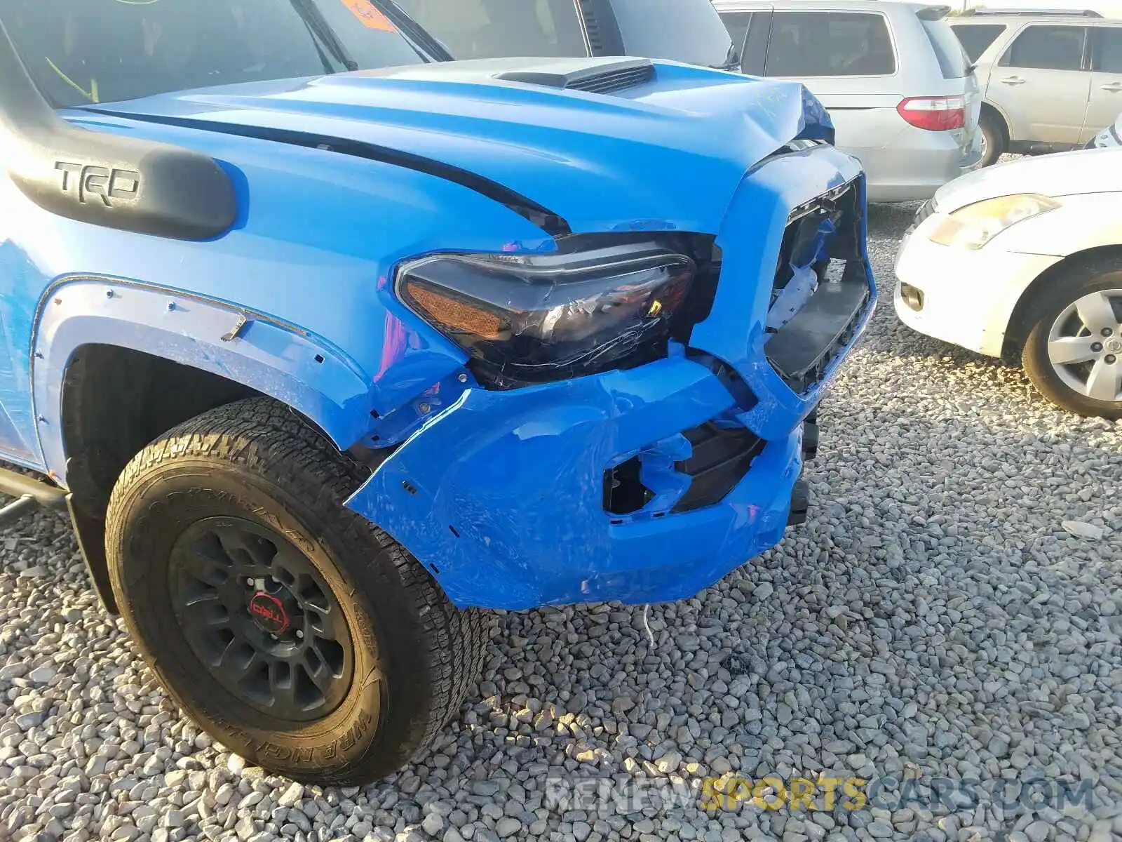 9 Photograph of a damaged car 5TFCZ5AN3KX165786 TOYOTA TACOMA 2019