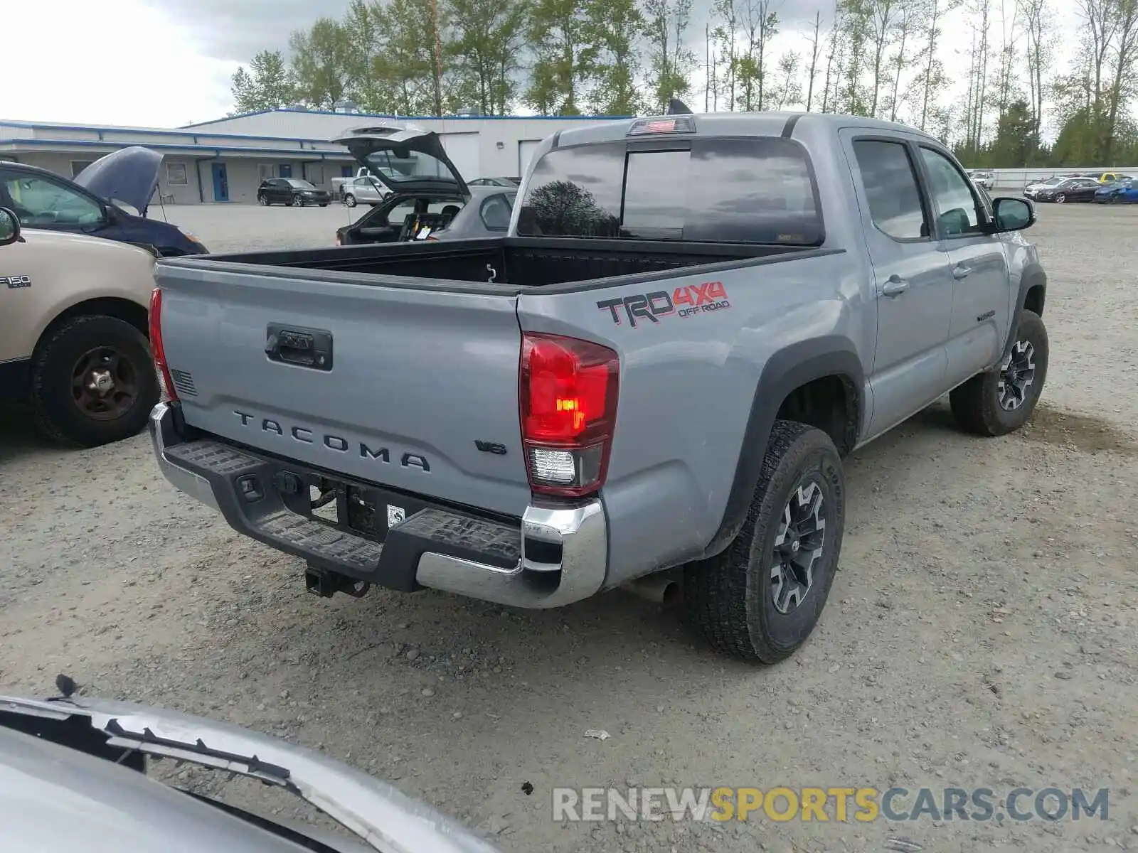 4 Фотография поврежденного автомобиля 5TFCZ5AN3KX165870 TOYOTA TACOMA 2019