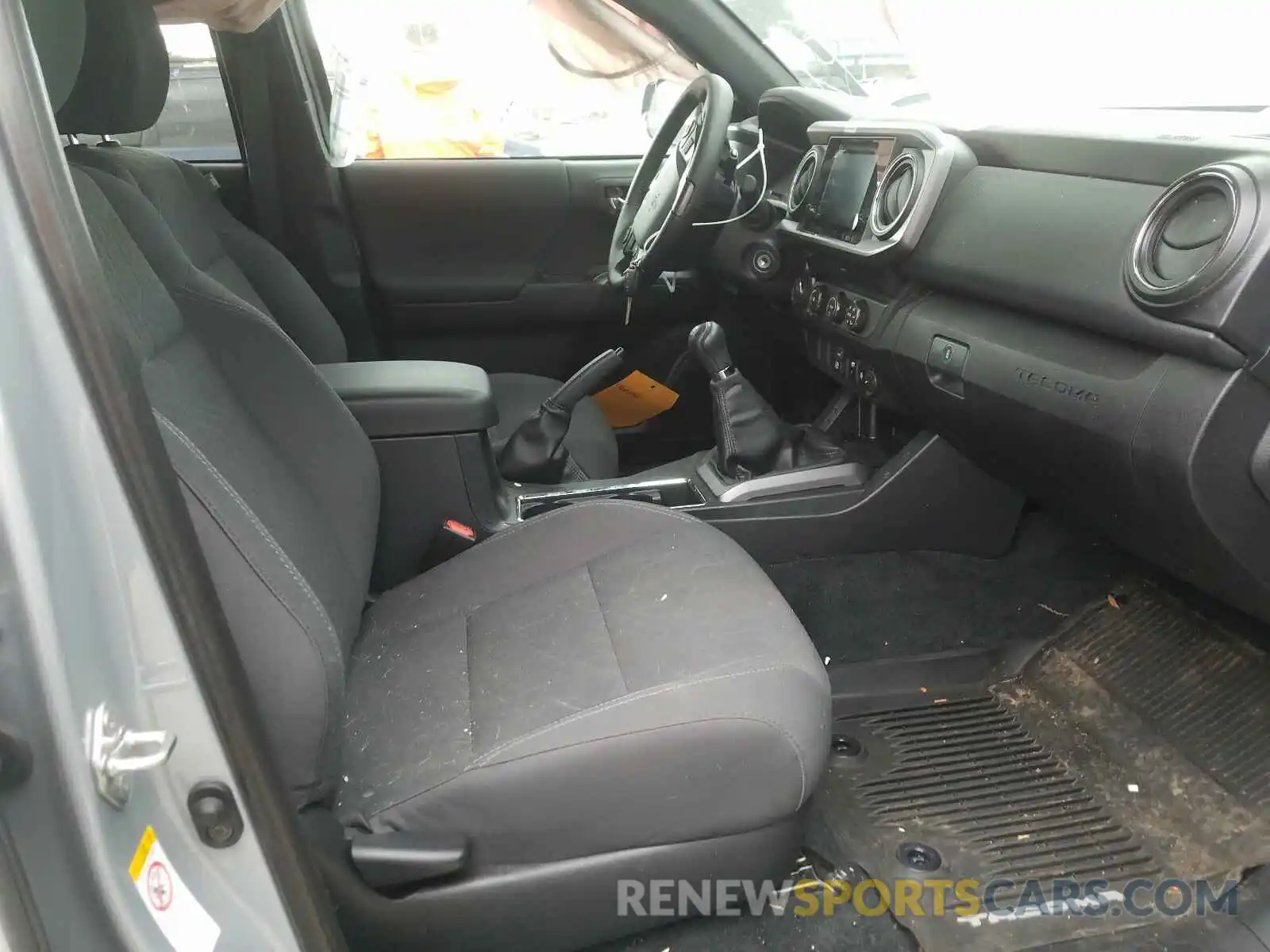 5 Photograph of a damaged car 5TFCZ5AN3KX165870 TOYOTA TACOMA 2019