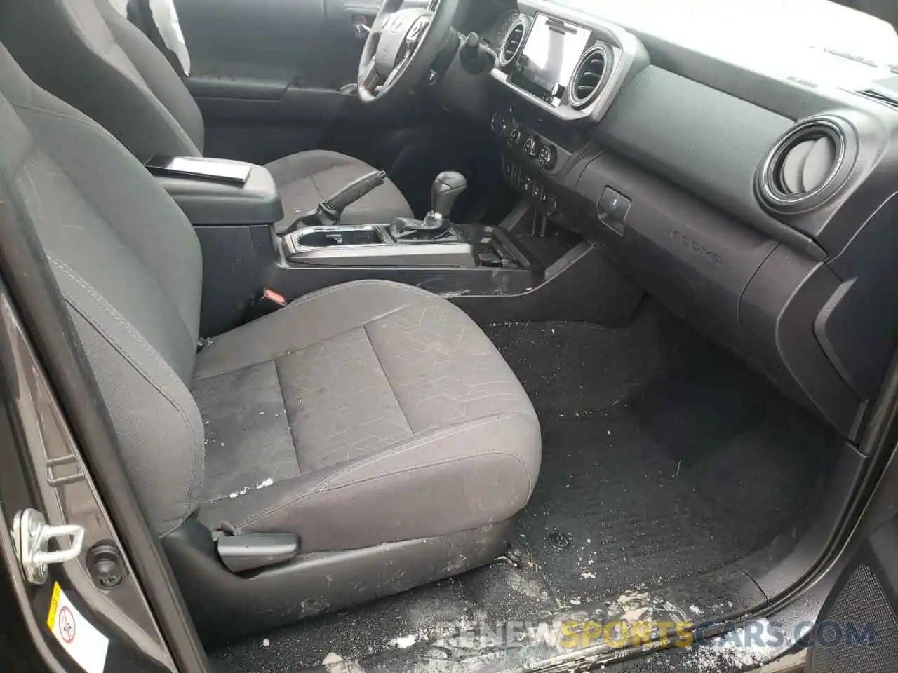 5 Photograph of a damaged car 5TFCZ5AN3KX168722 TOYOTA TACOMA 2019