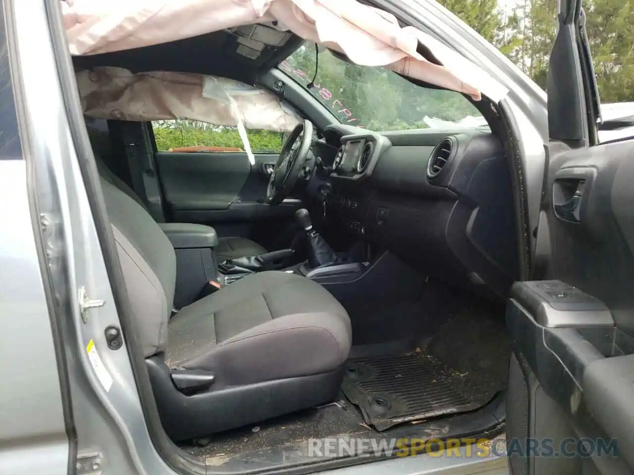 5 Photograph of a damaged car 5TFCZ5AN3KX169823 TOYOTA TACOMA 2019