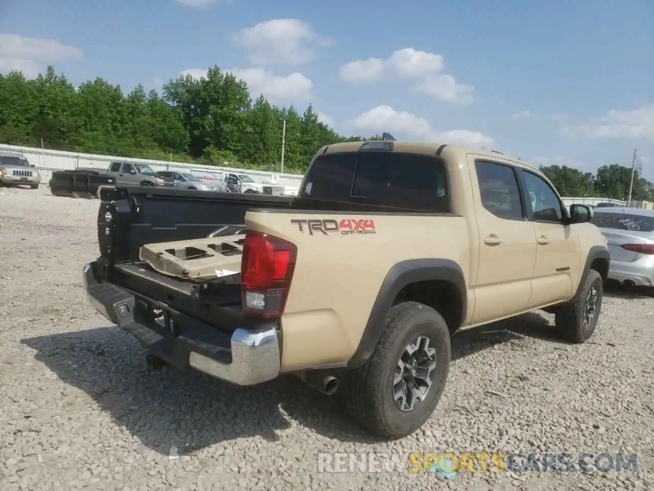 4 Фотография поврежденного автомобиля 5TFCZ5AN3KX172222 TOYOTA TACOMA 2019