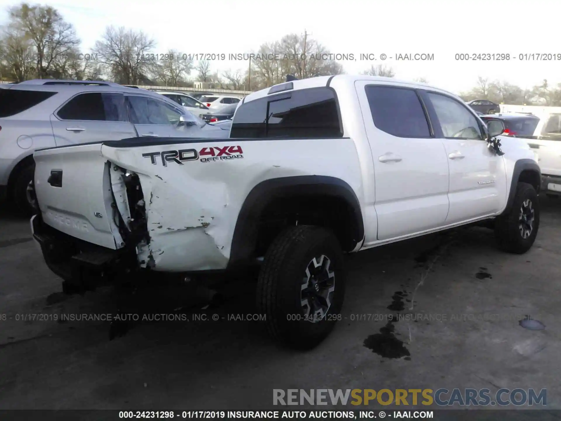 4 Фотография поврежденного автомобиля 5TFCZ5AN3KX172611 TOYOTA TACOMA 2019