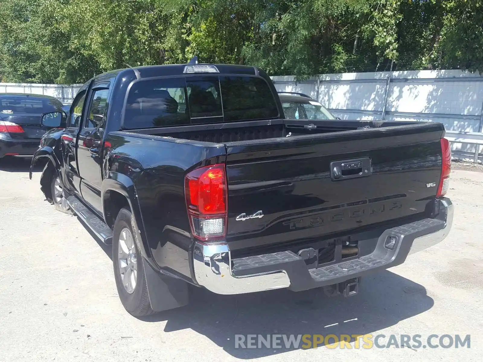 3 Photograph of a damaged car 5TFCZ5AN3KX175122 TOYOTA TACOMA 2019