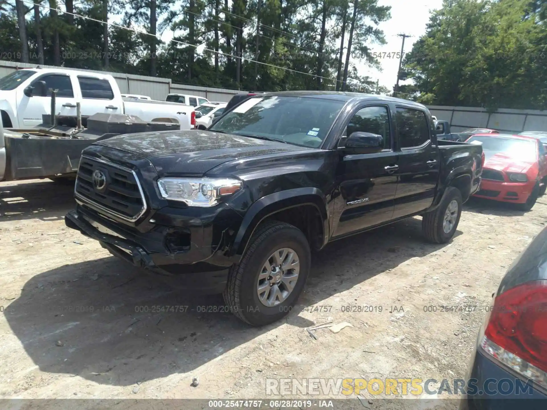 2 Фотография поврежденного автомобиля 5TFCZ5AN3KX176352 TOYOTA TACOMA 2019