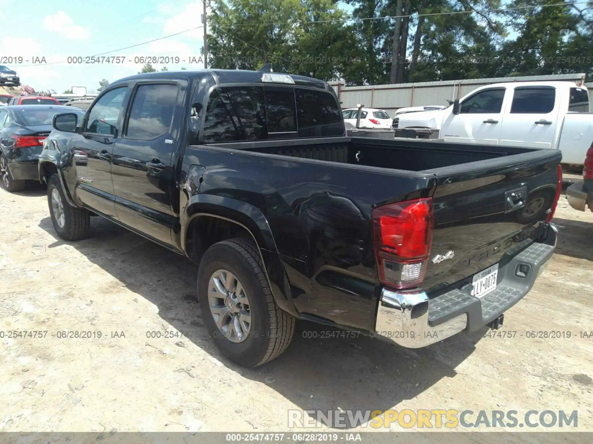 3 Фотография поврежденного автомобиля 5TFCZ5AN3KX176352 TOYOTA TACOMA 2019