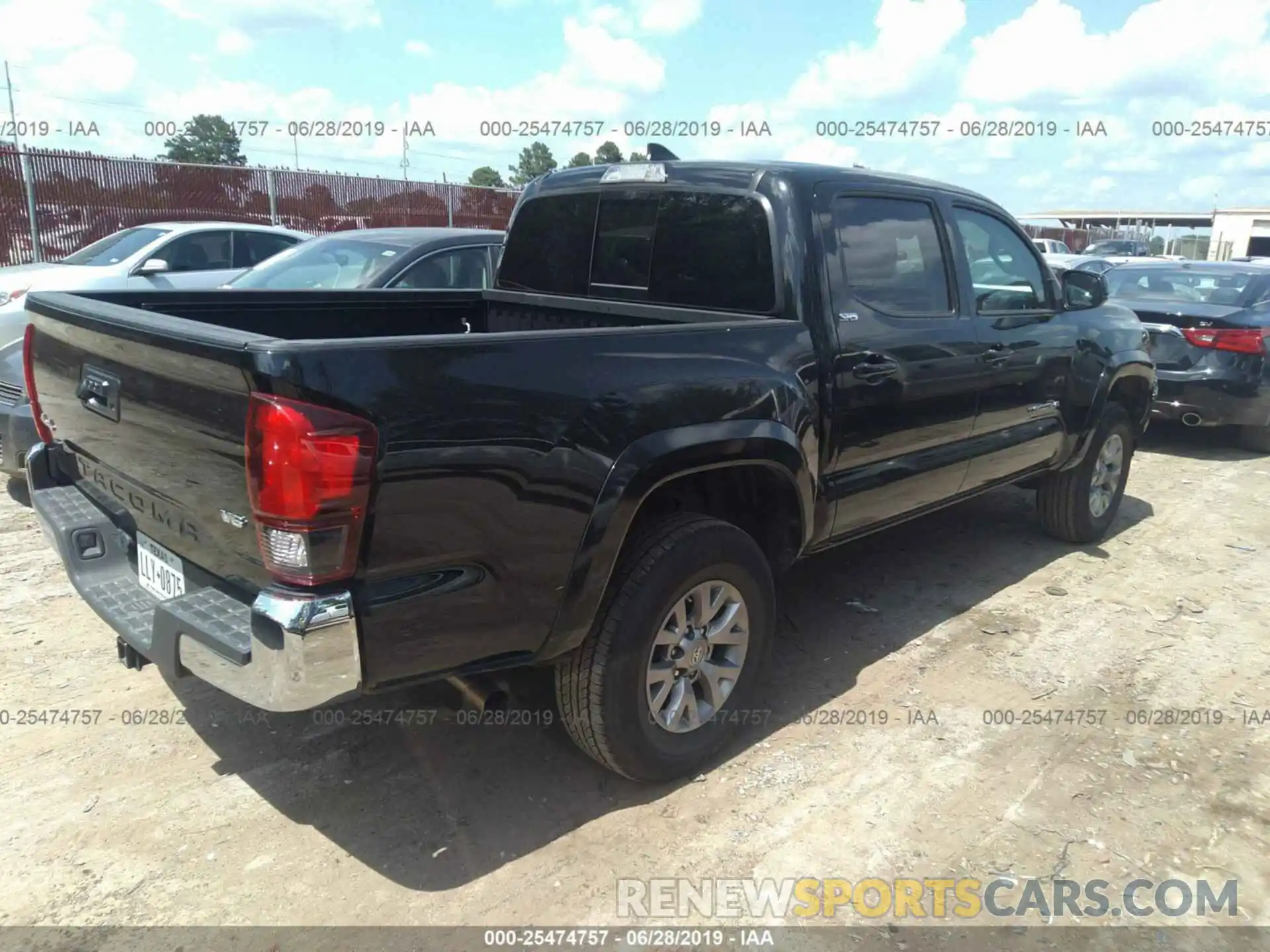 4 Фотография поврежденного автомобиля 5TFCZ5AN3KX176352 TOYOTA TACOMA 2019