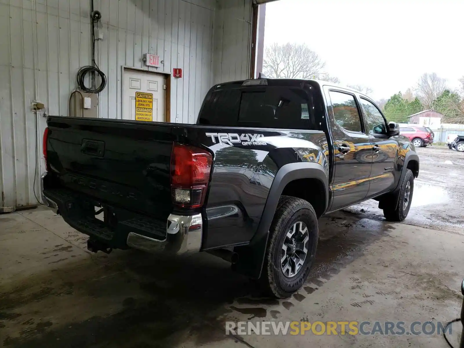 4 Photograph of a damaged car 5TFCZ5AN3KX178098 TOYOTA TACOMA 2019