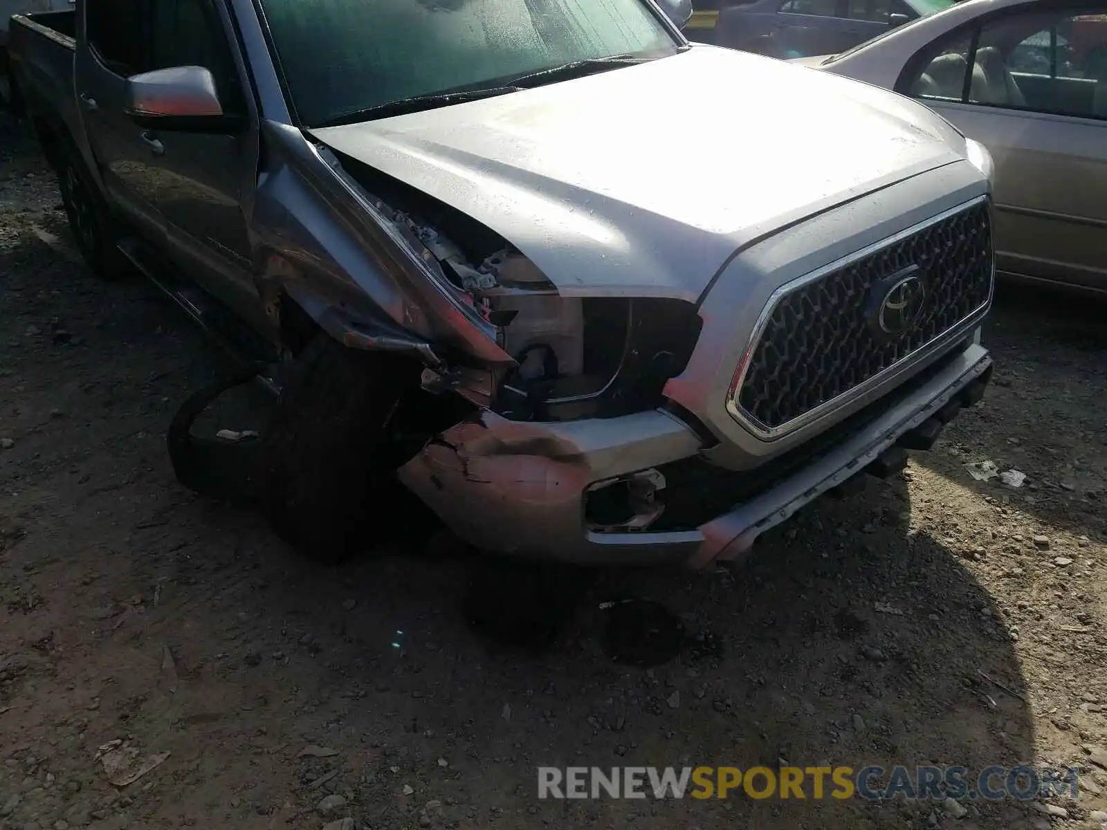 9 Photograph of a damaged car 5TFCZ5AN3KX178148 TOYOTA TACOMA 2019