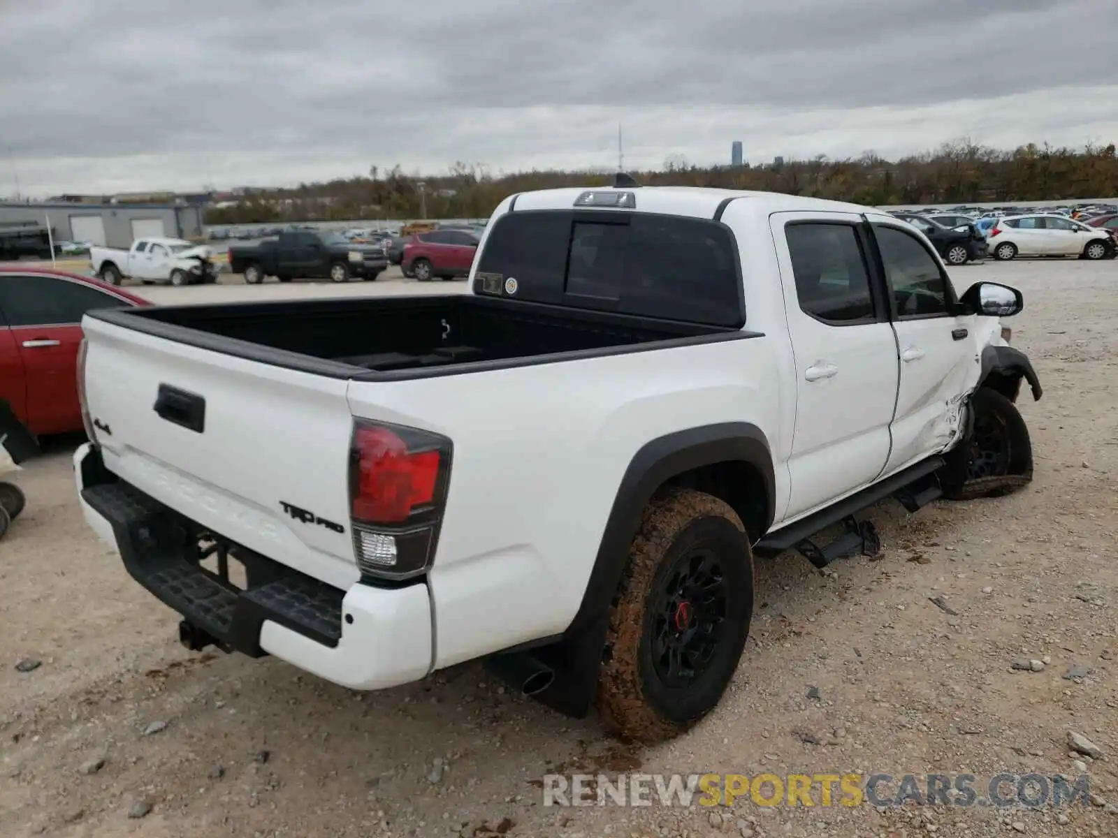 4 Фотография поврежденного автомобиля 5TFCZ5AN3KX179252 TOYOTA TACOMA 2019