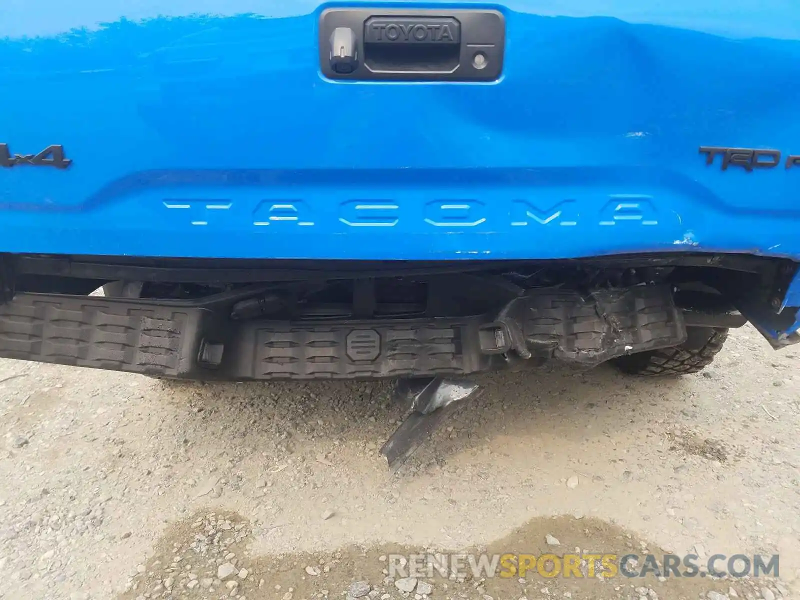 9 Photograph of a damaged car 5TFCZ5AN3KX186847 TOYOTA TACOMA 2019