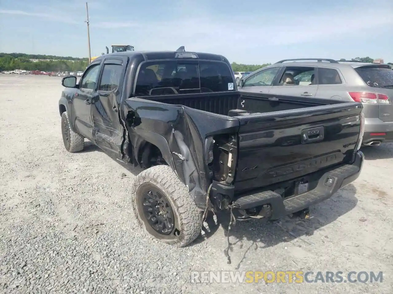 3 Photograph of a damaged car 5TFCZ5AN3KX189148 TOYOTA TACOMA 2019