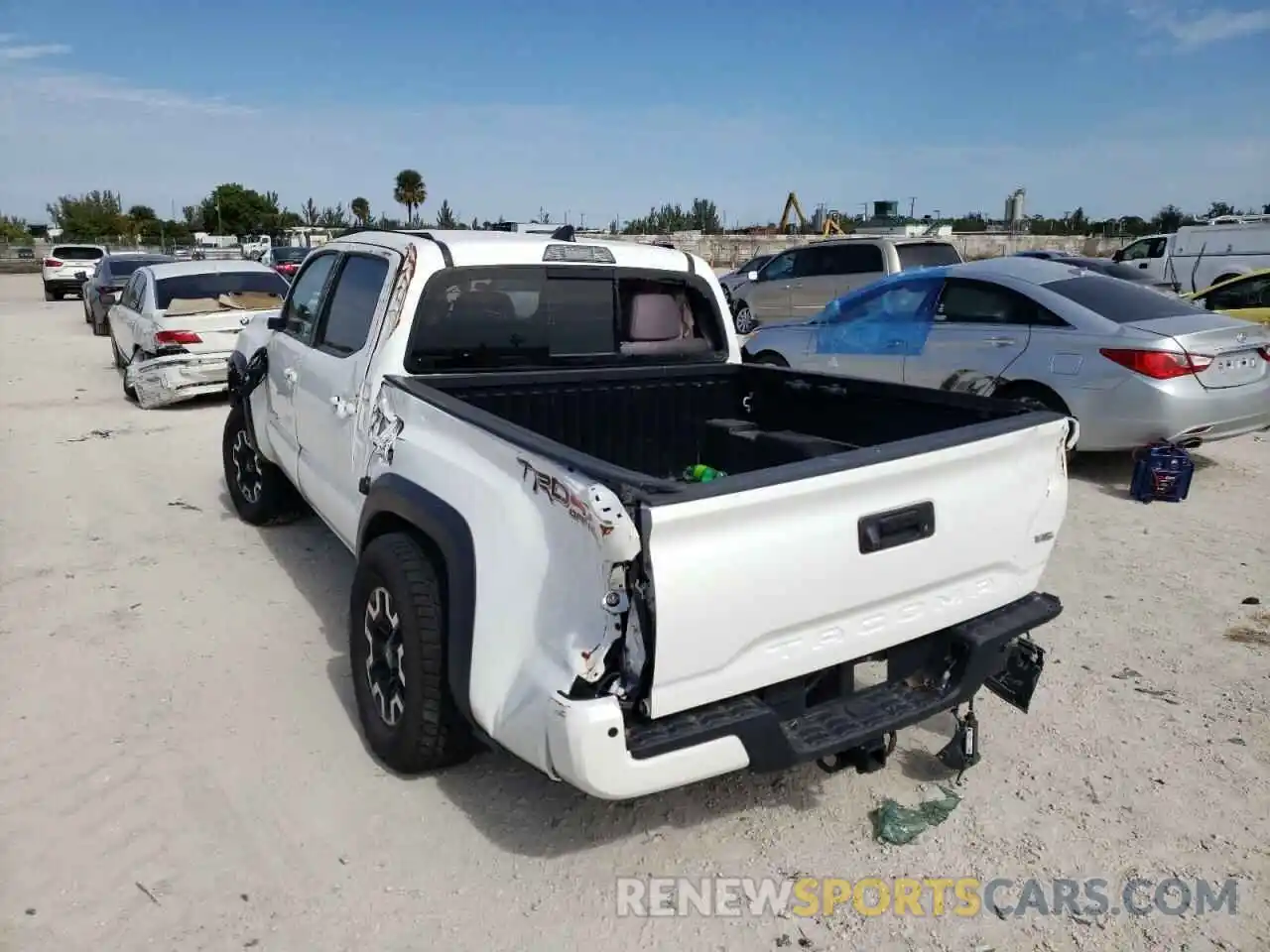 3 Photograph of a damaged car 5TFCZ5AN3KX190686 TOYOTA TACOMA 2019