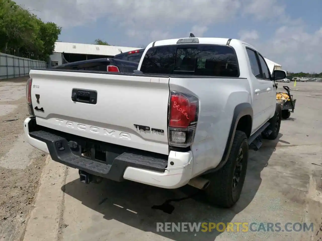 4 Photograph of a damaged car 5TFCZ5AN3KX191367 TOYOTA TACOMA 2019