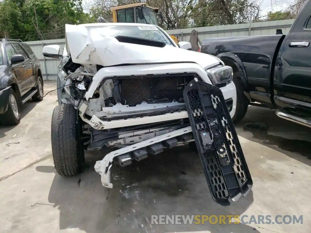 9 Photograph of a damaged car 5TFCZ5AN3KX191367 TOYOTA TACOMA 2019