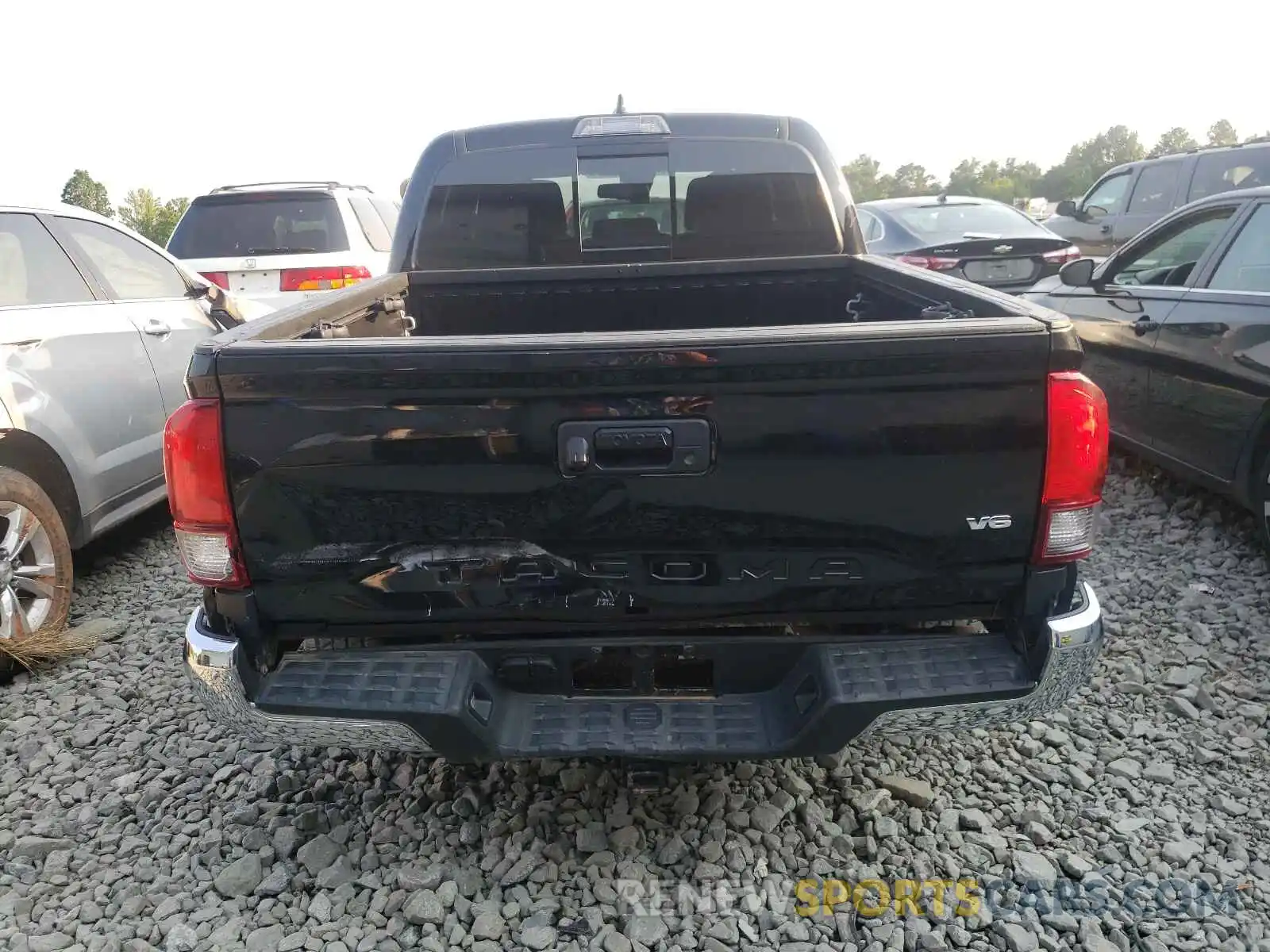 9 Photograph of a damaged car 5TFCZ5AN3KX194978 TOYOTA TACOMA 2019