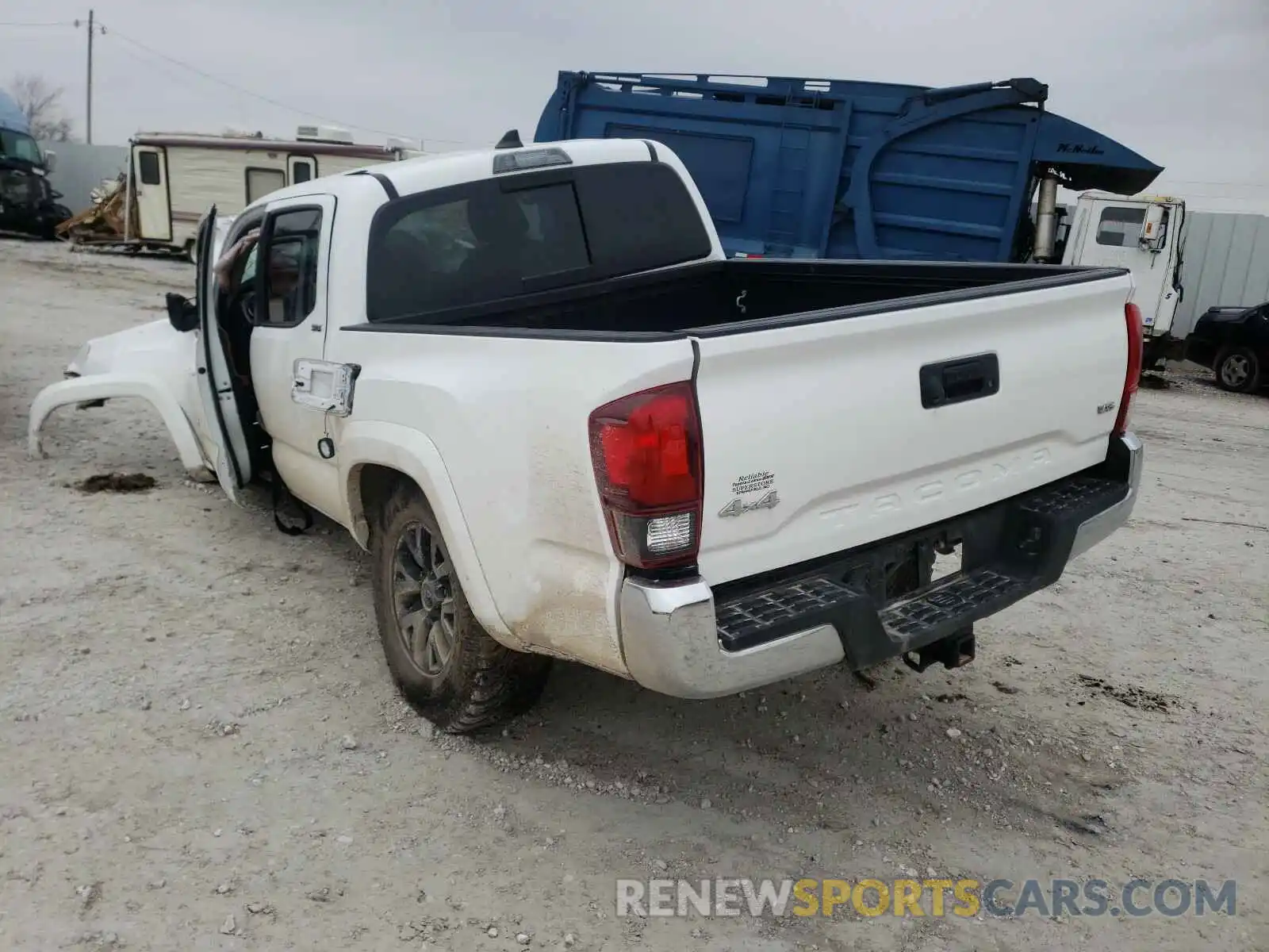 3 Фотография поврежденного автомобиля 5TFCZ5AN3KX195130 TOYOTA TACOMA 2019