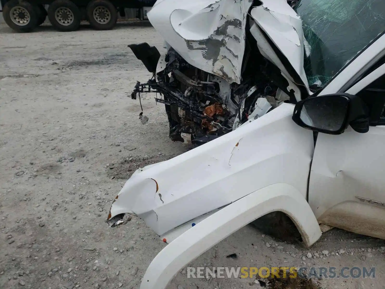 9 Photograph of a damaged car 5TFCZ5AN3KX195130 TOYOTA TACOMA 2019