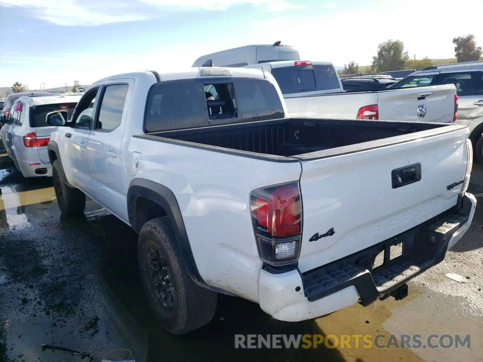 3 Photograph of a damaged car 5TFCZ5AN3KX197900 TOYOTA TACOMA 2019