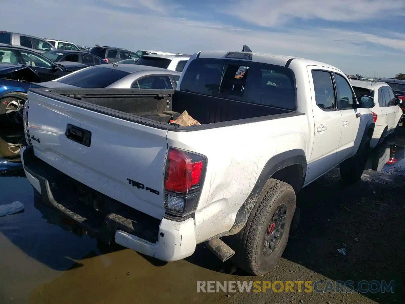 4 Фотография поврежденного автомобиля 5TFCZ5AN3KX197900 TOYOTA TACOMA 2019