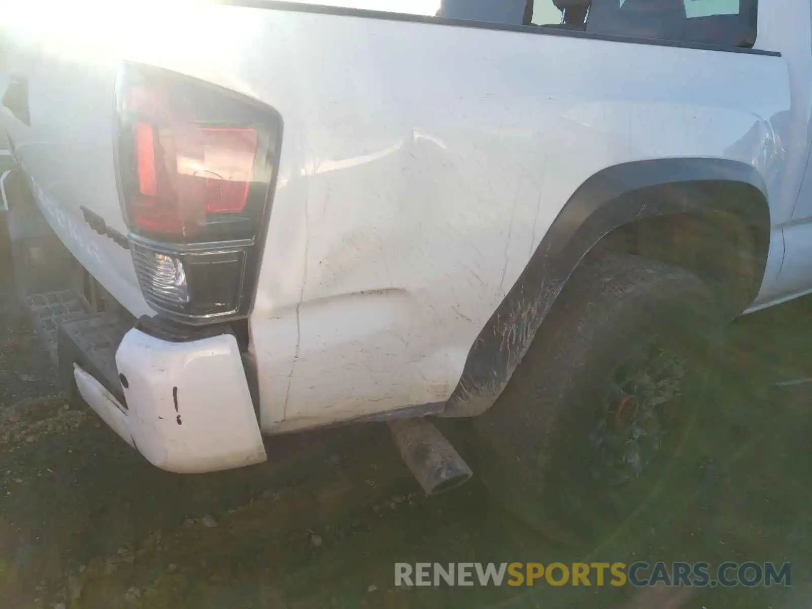 9 Photograph of a damaged car 5TFCZ5AN3KX197900 TOYOTA TACOMA 2019