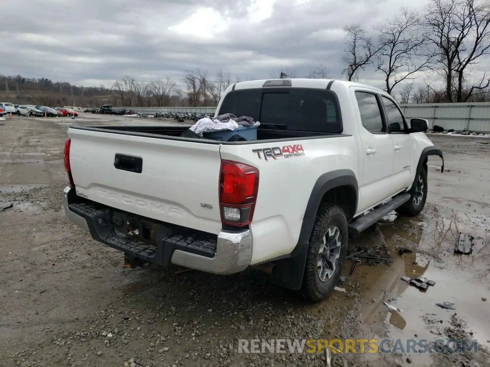 4 Фотография поврежденного автомобиля 5TFCZ5AN3KX198125 TOYOTA TACOMA 2019