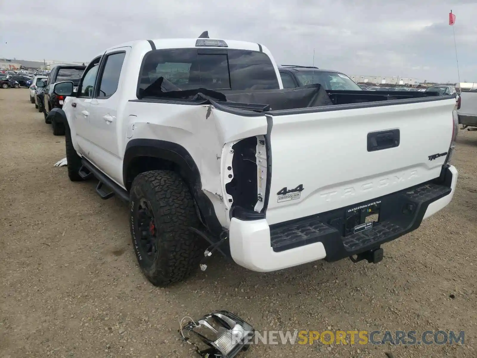 3 Фотография поврежденного автомобиля 5TFCZ5AN3KX201508 TOYOTA TACOMA 2019