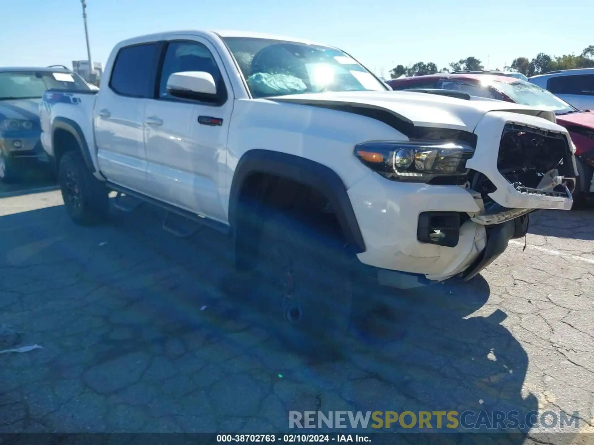 1 Photograph of a damaged car 5TFCZ5AN3KX204487 TOYOTA TACOMA 2019