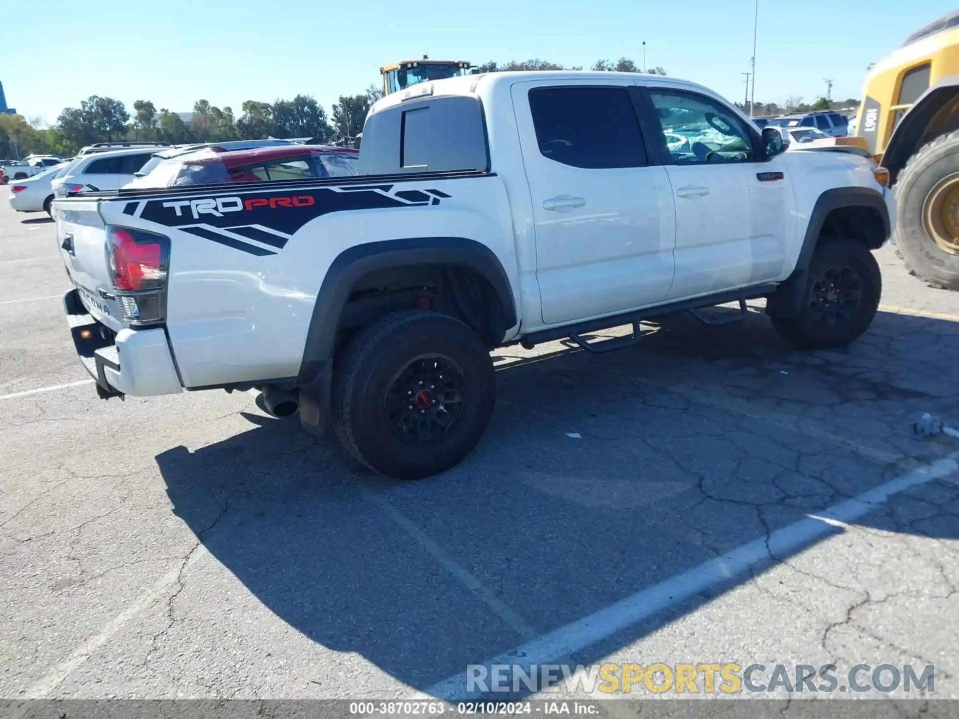 13 Фотография поврежденного автомобиля 5TFCZ5AN3KX204487 TOYOTA TACOMA 2019