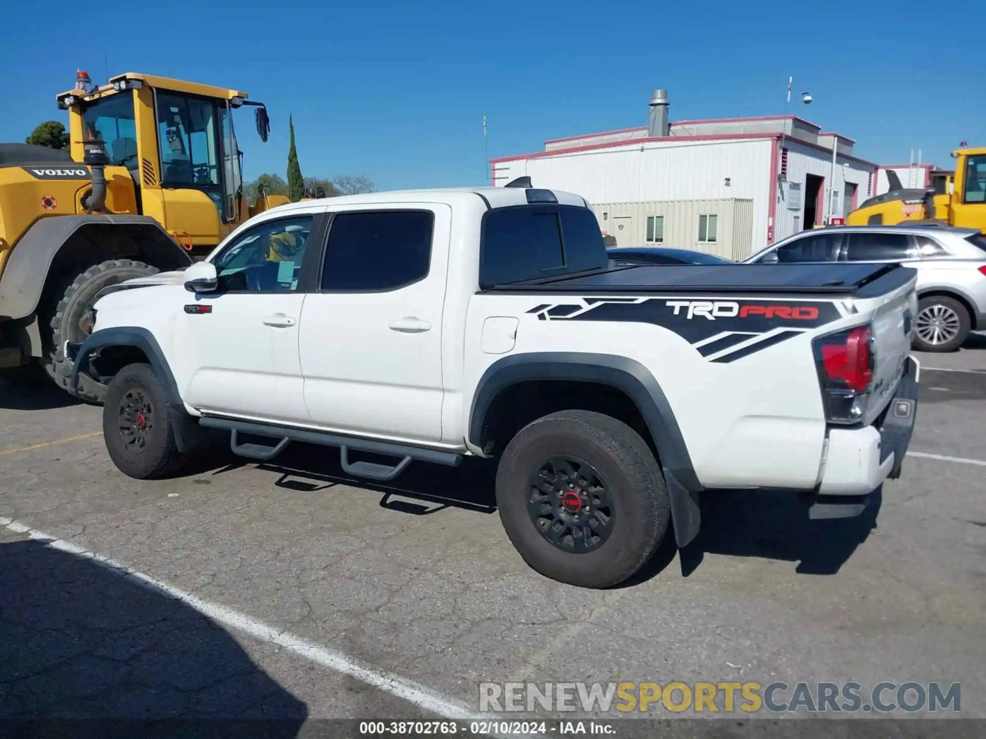 14 Photograph of a damaged car 5TFCZ5AN3KX204487 TOYOTA TACOMA 2019